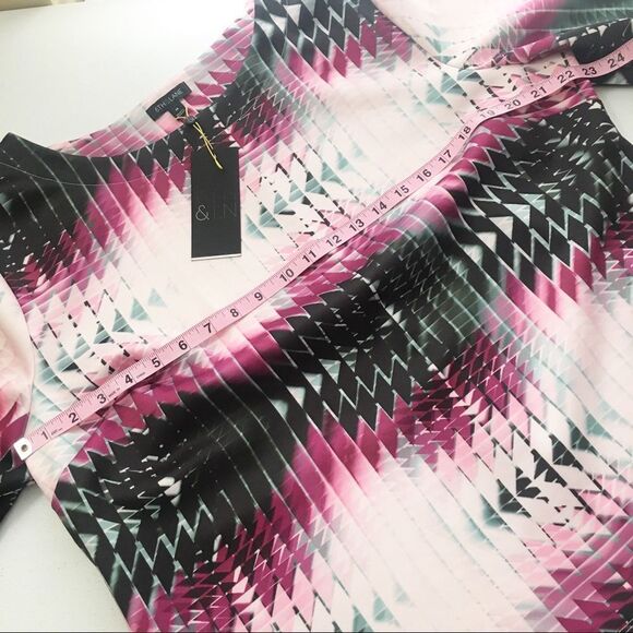 6th & Lane Geometric Print Pink Scuba Top - Picture 7 of 10
